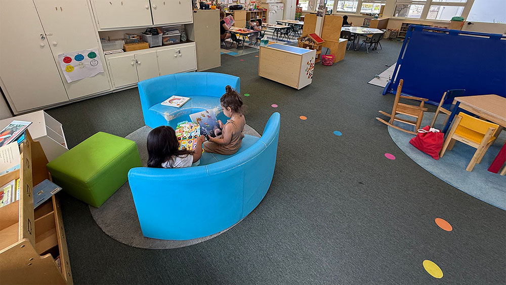 kids-on-blue-seats-2